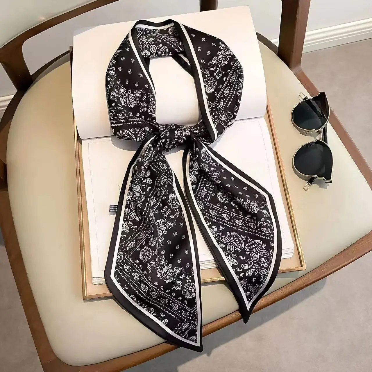 Women Bags Online - Sciarpa Skinny Stampata di Design, Foulard