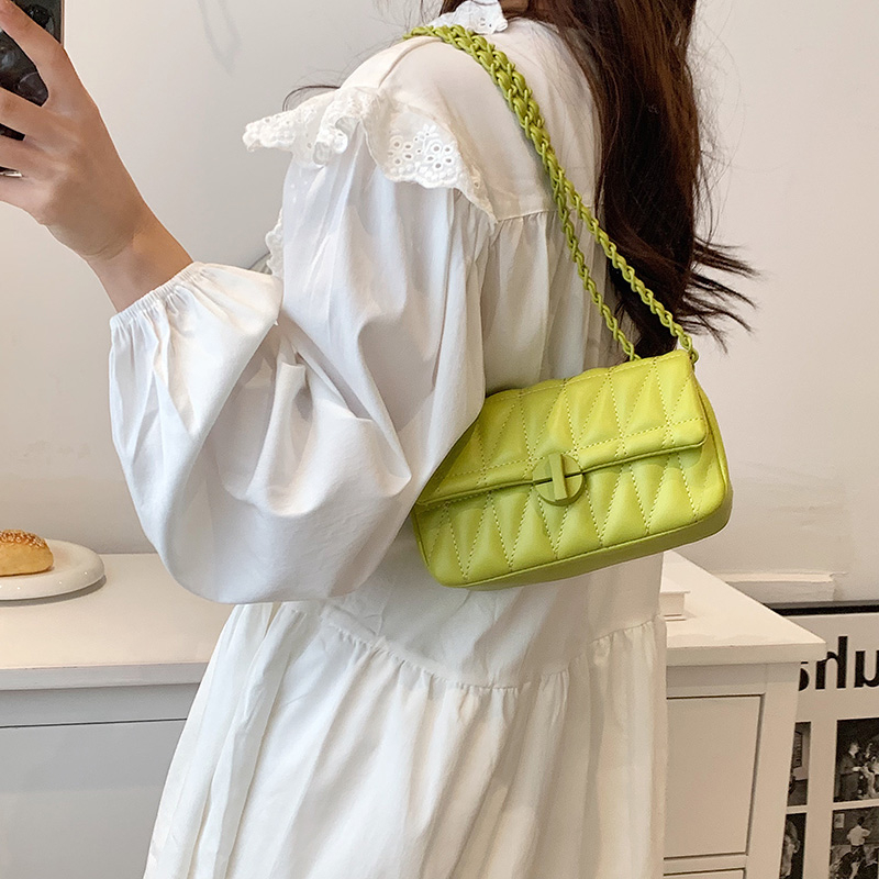 Borse a tracolla a catena con  - Women Bags Trend 2025 recensione e prezzo
