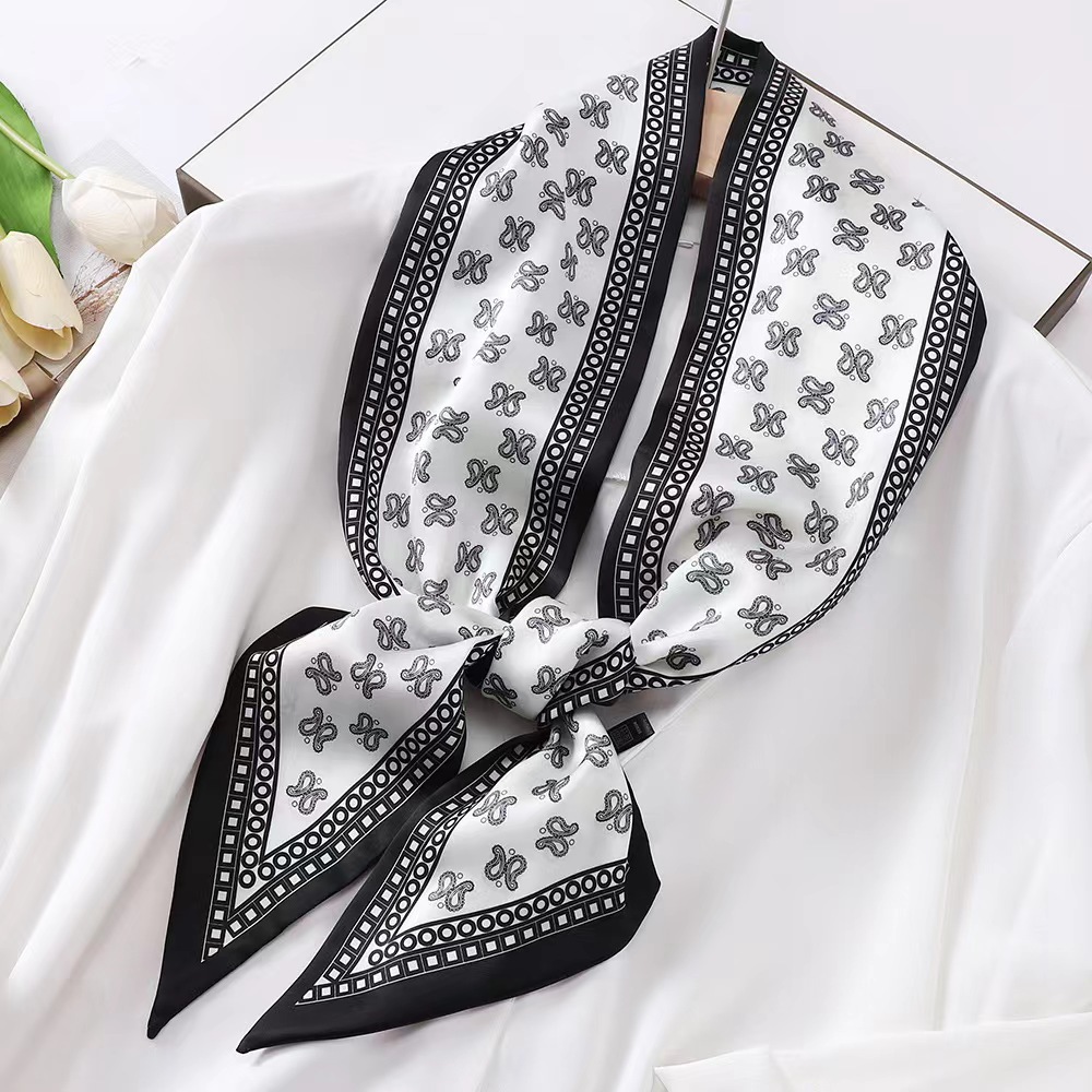 Foulard Quadrato di Lusso in S - Women Bags Online recensione e prezzo
