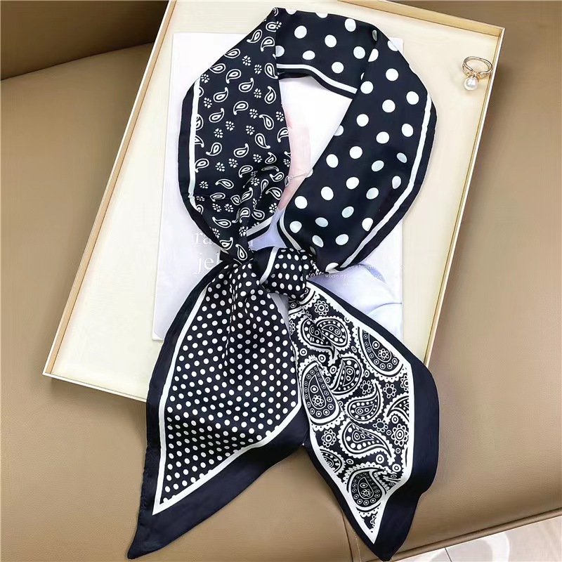 Foulard Quadrato di Lusso in S - Women Bags Online recensione e prezzo