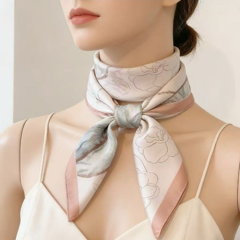 Foulard Quadrato di Lusso in S - Women Bags Online recensione e prezzo